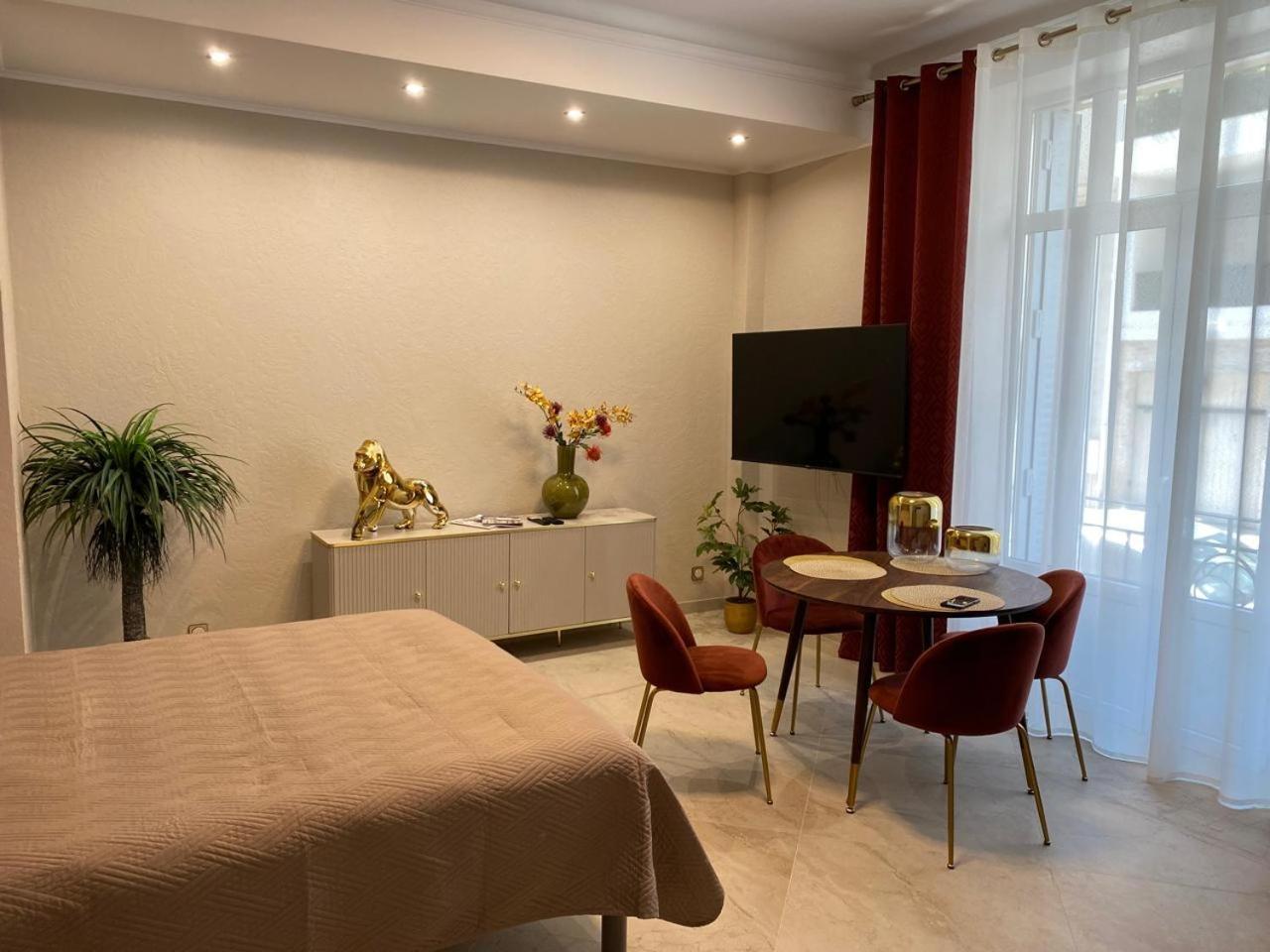 Extraordinaire Grand Studio Au Centre 6 Minutes A Pied De La Plage Et L'Hotel Negresco Nice Exterior foto